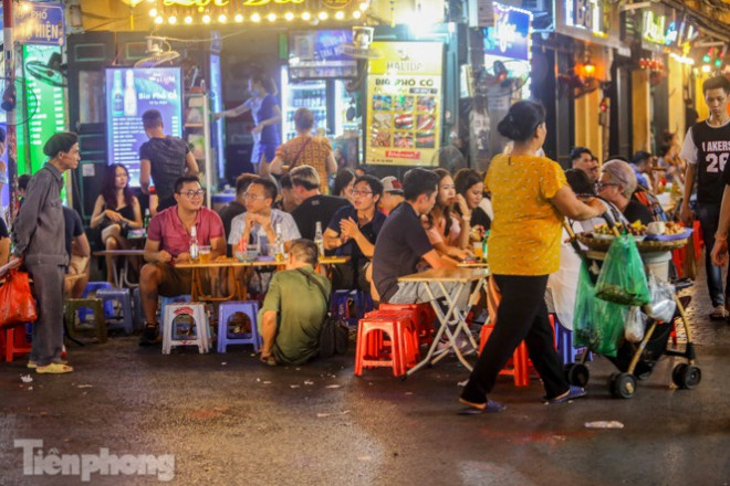 65 cơ sở đủ điều kiện đăng ký tham gia thí điểm kinh doanh đến 2 giờ sáng các ngày cuối tuần đạt được nhiều kết quả như: Doanh thu khoán bình quân một tháng trong năm 2017 của các cơ sở tham gia thí điểm tăng 55% so với năm 2016, năm 2018 tăng 30% so với năm 2017, năm 2019 tăng 10% so với năm 2018.