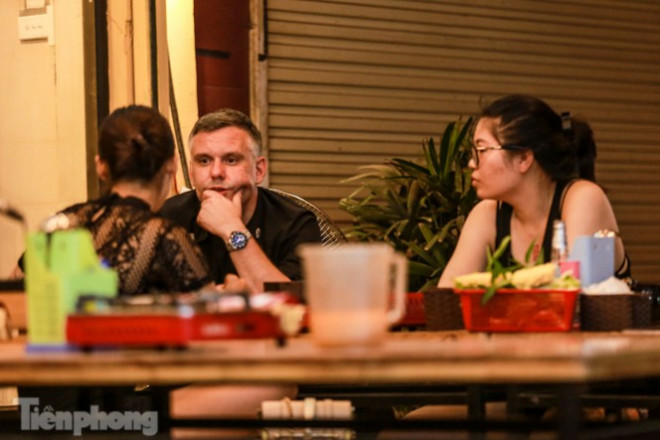 Qua triển khai, chất lượng an toàn thực phẩm của các cơ sở kinh doanh dịch vụ ăn uống (54 cơ sở, gồm 8 nhà hàng, khách sạn, 31 cửa hàng và 15 cơ sở thức ăn đường phố) trên tuyến phố được nâng cao, thu hút khách du lịch, nhất là thời điểm sau 18h hằng ngày.