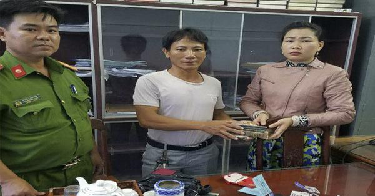 Tin tức trong ngày - Nhặt được 87 triệu đồng cùng nhiều tài sản, người buôn bán ve chai trả lại cho người bị mất