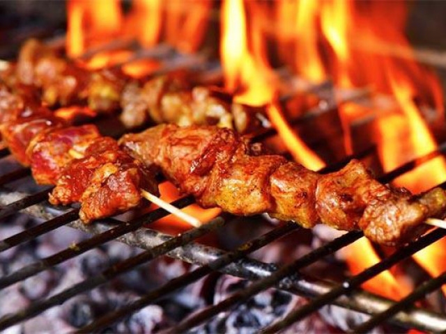 Ẩm thực - Điểm mặt những sai lầm khi nướng thịt khiến món ăn thơm ngon chứa nhiều "chất độc"