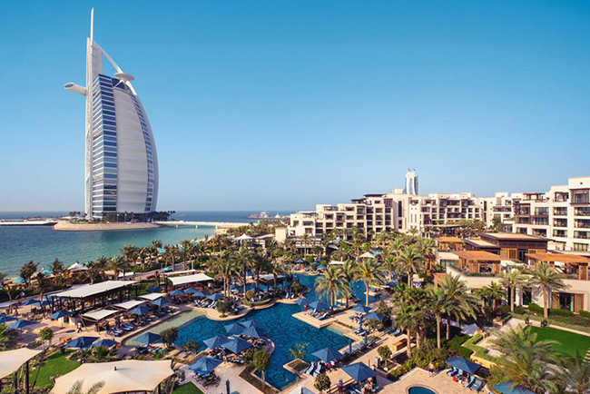 Dubai: Dubai đã mở cửa trở lại cho khách du lịch quốc tế nhưng du khách phải xuất trình bằng chứng về việc âm tính hoặc thực hiện kiểm tra tại sân bay và đăng ký thông tin chi tiết của họ.
