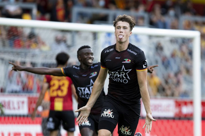 Jack Hendry trừng phạt sự hớ hênh của hàng thủ Mechelen giúp KV Oosteden thắng 1-0 cuối trận