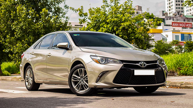 Toyota Camry nhập Mỹ chạy chán bán cao hơn xe mới - 1