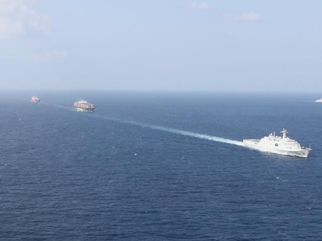 Chiến hạm Trung Quốc hành động khác lạ với tàu chở dầu Ấn Độ giữa căng thẳng