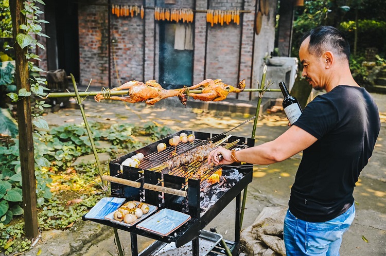 Chán biệt thự mặt phố, đại gia Việt “rủ nhau” về quê làm nhà tranh mái ngói tiền tỷ - 3