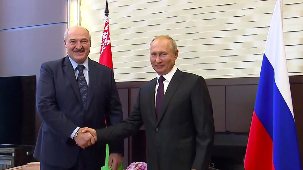 Tổng thống Nga Vladimir Putin gặp người đồng cấp Belarus Lukashenko ở Sochi.