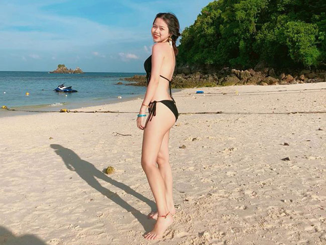 Thời gian gần đây, Huỳnh Anh khá chăm chỉ đăng ảnh diện bikini khoe dáng. 
