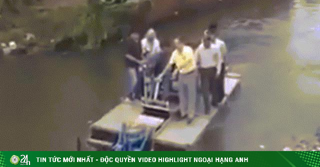 Cười đau ruột với Titanic phiên bản lỗi trên sông