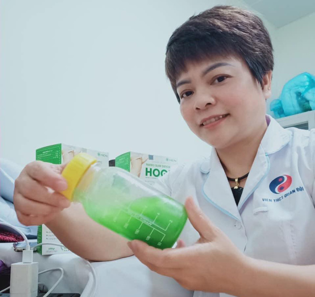 Chị Minh Tuệ Vương sử dụng Nano Slim Detox HOGI mỗi ngày.