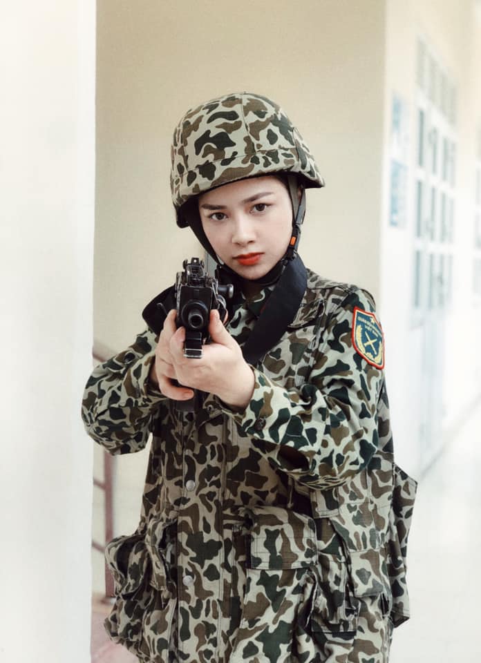 Dương Hoàng Yến đăng tải hình ảnh mới trong trang phục chiến sĩ đặc công