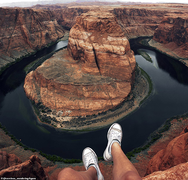 Nhiếp ảnh gia người Canada Caroline Egan đã gây ấn tượng mạnh với bức ảnh Horseshoe Bend trên sông Colorado ở Arizona. 
