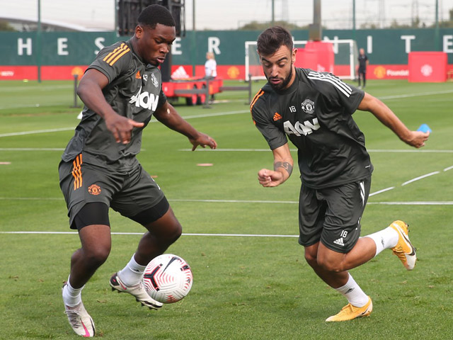 Bóng đá - MU nguy cơ mất 11 người ngày ra quân : Triệu fan lo lắng, Pogba có trở lại?