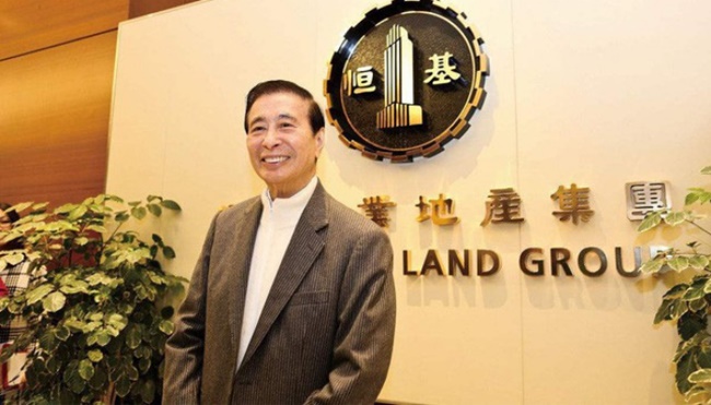 Ông cũng là người sáng lập công ty phát triển bất động sản Sun Hung Kai cùng với một tỷ phú khác là Kwok Tak-Seng.
