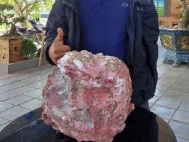 Tin tức trong ngày - Lặn ngắm san hô, liên tiếp phát hiện đá nghi 'long diên hương' tiền tỉ