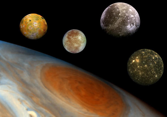 4 mặt trăng khổng lồ của Sao Mộc từ trái sang: Io, Europa, Ganymede, Calisto. Trong đó Ganymede thậm chí lớn hơn cả Sao Thủy - ảnh:Galileo Project / Voyager Project / NASA’s Jet Propulsion Laboratory.