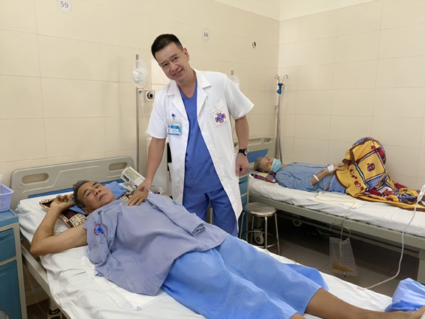 Bác sỹ Nguyễn Việt Dũng: “Bệnh viện là nhà, người bệnh là người thân” - 2