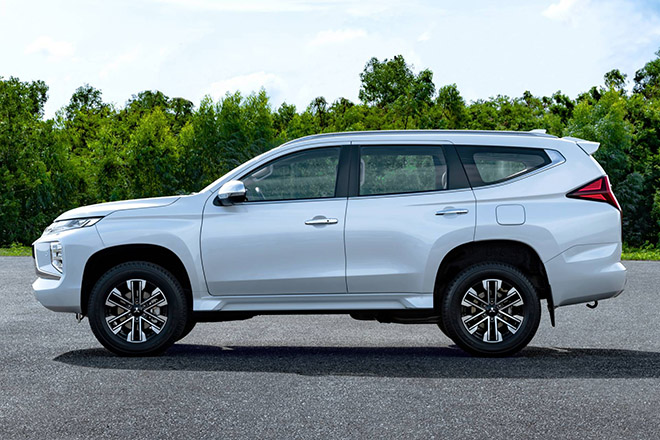 Mitsubishi Pajero Sport 2020 được đại lý nhận đặt cọc - 4