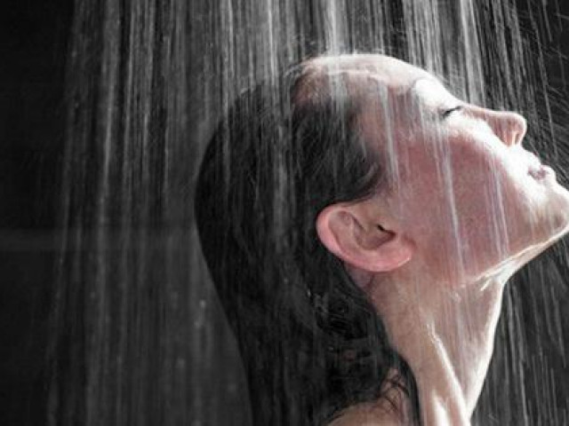 Sức khỏe đời sống - Không nên tắm nước nóng vào thời điểm này trong ngày