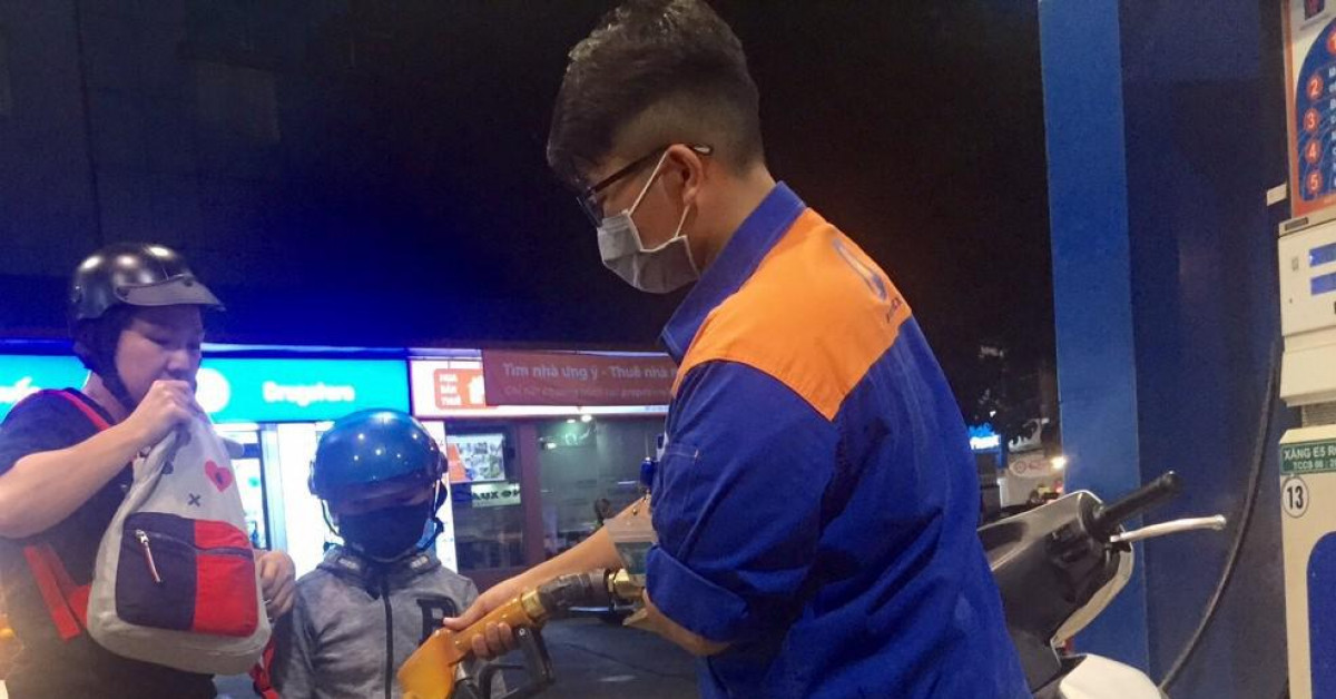 Thị trường - Tiêu dùng - Báo động tiêu thụ xăng E5 ngày càng giảm