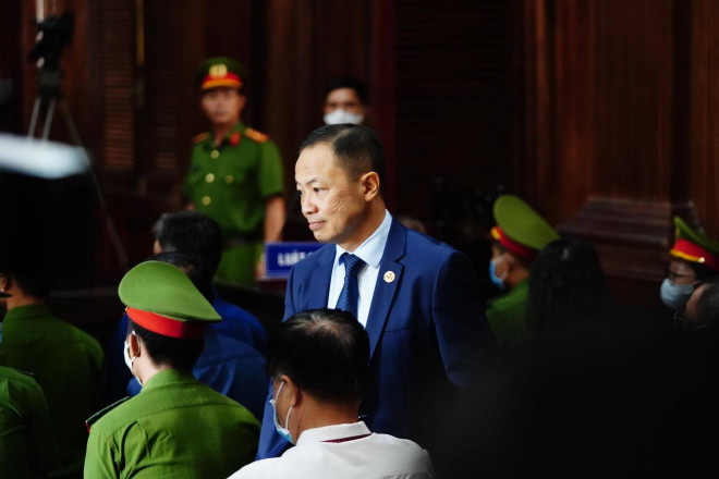 Bào chữa cho bị cáo Lê Thị Thanh Thúy, luật sư Nguyễn Hữu Thế Trạch (ảnh) cho rằng Bộ Công thương có liên quan đến quyết sách thực hiện dự án (Ảnh: HOÀNG TRIỀU)