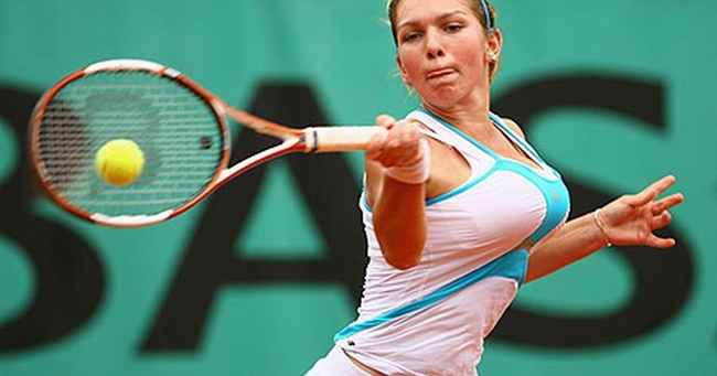 Cô đã quyết định phẫu thuật thu nhỏ ngực để tiếp tục thi đấu quần vợt do vòng một lớn hạn chế vận động.
