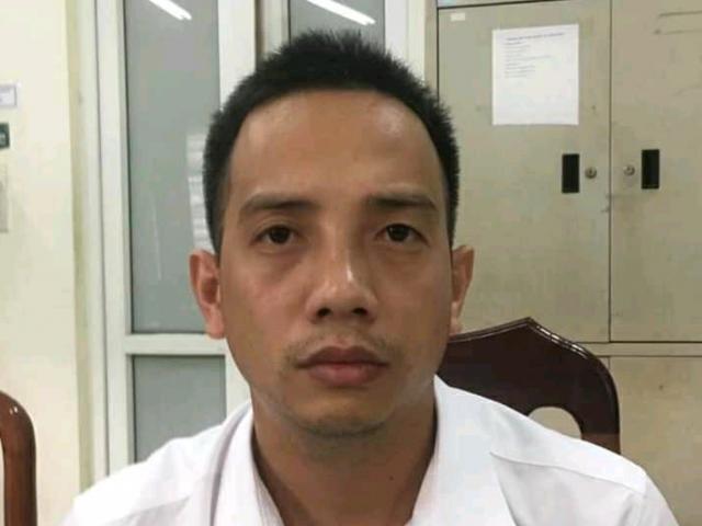 Tin tức trong ngày - Bị dừng xe vì vượt đèn đỏ, tài xế bất ngờ đánh luôn CSGT