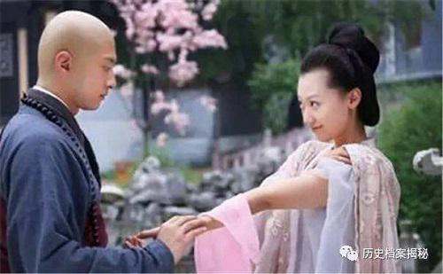 Cơn ghen của bậc đế vương khi bị "cắm sừng": Người ra tay tàn ác, kẻ lập con riêng thành thái tử - 3