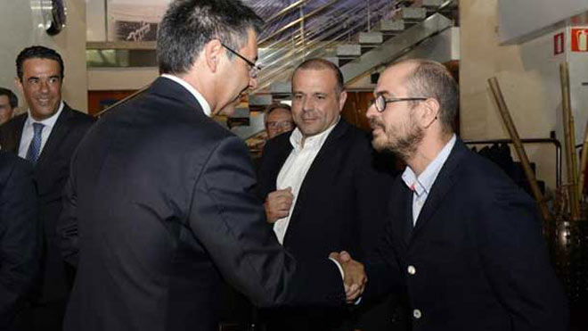 Jordi Farre (đeo kính) và phong trào của mình đã thu được thừa số phiếu để tổ chức một cuộc bỏ phiếu bất tín nhiệm để bắt Chủ tịch Barca - Josep Maria Bartomeu từ chức sớm