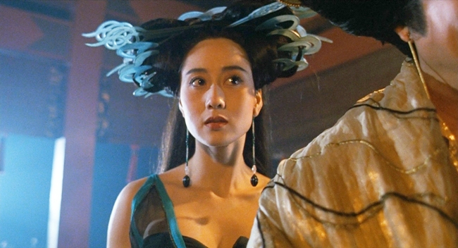 Trong phim cổ trang "Thiện nữ u hồn 3" (1991), tạo hình của Lợi Trí cũng vô cùng nóng bỏng. Nhân vật diễn viên 6X đảm nhận là ma nữ Tiểu Điệp có nhan sắc xinh đẹp, tu luyện ở Lan Nhược Tự.
