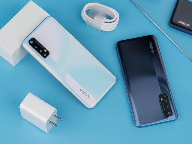 Dế sắp ra lò - "Đập hộp" Realme 7 với 5 camera, pin "khủng" và sạc nhanh