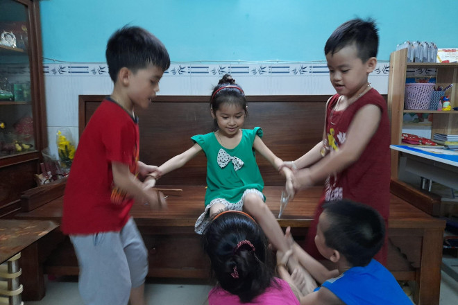 Tiết lộ cuộc sống đặc biệt của những đứa trẻ trong ca sinh 5 duy nhất ở Việt Nam sau 7 năm - 2