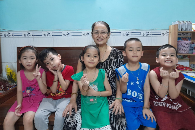 Tiết lộ cuộc sống đặc biệt của những đứa trẻ trong ca sinh 5 duy nhất ở Việt Nam sau 7 năm - 1