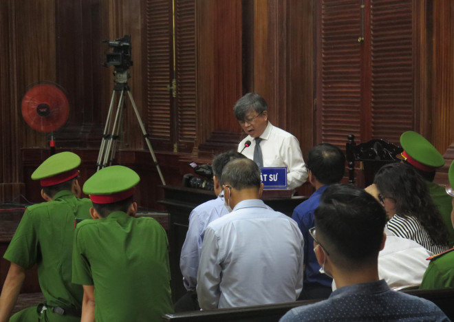 Luật sư bào chữa cho bị cáo Nguyễn Thành Tài nêu quan điểm phản bác đại diện VKSND