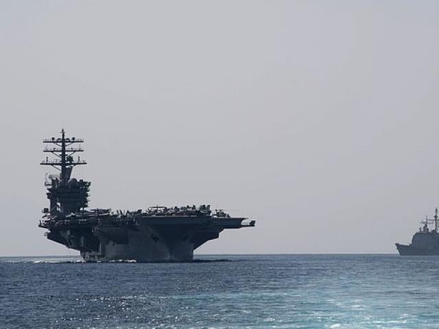 Mỹ đưa xe bọc thép đến Syria, tàu sân bay hạt nhân vào vị trí chiến đấu