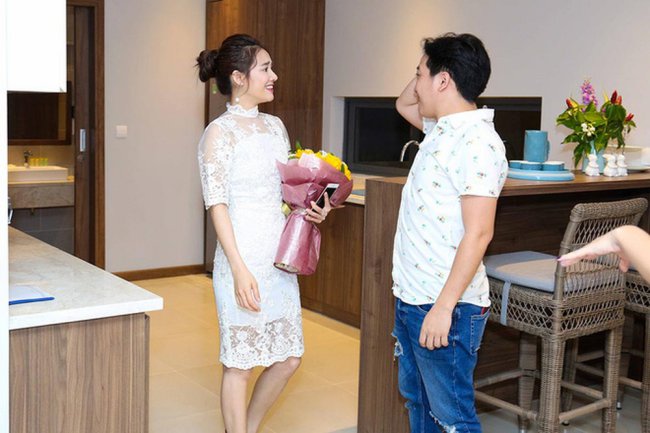 Trước đám cưới, Trường Giang cũng mua một biệt thự ven biển ở Phú Quốc có giá 15 tỷ đồng và tiết lộ đây sẽ là nơi nghỉ dưỡng của anh cùng vợ sau này.
