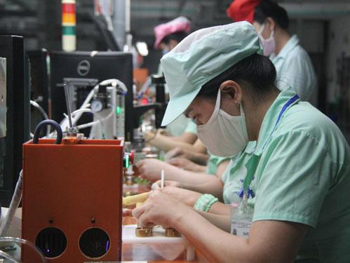 Nhiều doanh nghiệp ở Đà Nẵng nỗ lực vượt qua khó khăn, duy trì việc làm cho người lao động Ảnh: QUANG LUẬT