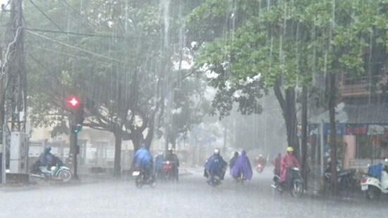 Cảnh báo nhiều tuyến phố nội thành ngập úng do mưa lớn liên tiếp trong nhiều giờ hôm nay, 19/9. (Ảnh minh họa)