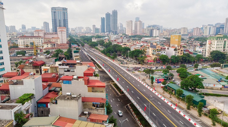 Xếp vị trí “đắt đỏ” thứ 3 là đường Nguyễn Văn Huyên (Cầu Giấy). Mỗi m2 mặt đường ở đây trị giá khoảng 1,94 tỉ đồng. Tuyến đường được hoàn thành năm 2015, kết nối các tuyến đường ở Cầu Giấy như Hoàng Quốc Việt, Nguyễn Khánh Toàn, Cầu Giấy.