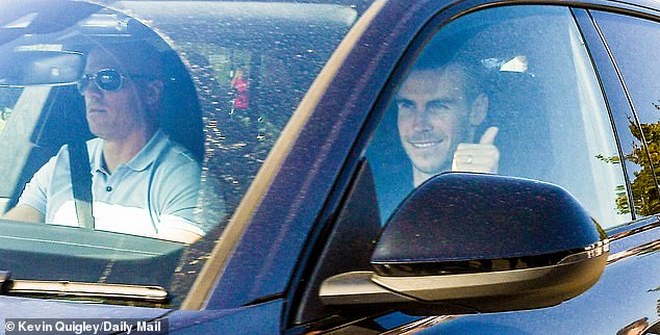Bale - Reguilon cập bến Tottenham, tươi cười rạng rỡ chờ ra mắt - 1
