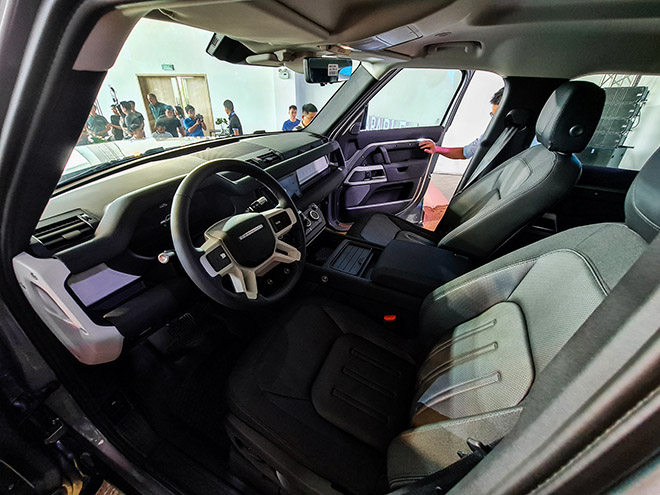 Land Rover Defender thế hệ mới ra mắt thị trường Việt, giá bán hơn 3,8 tỷ đồng - 11