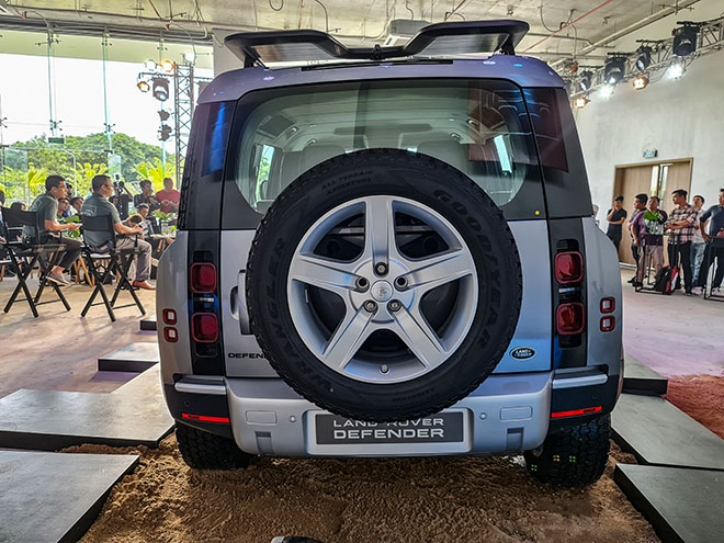 Land Rover Defender thế hệ mới ra mắt thị trường Việt, giá bán hơn 3,8 tỷ đồng - 6