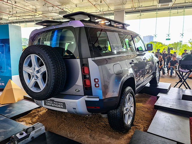 Land Rover Defender thế hệ mới ra mắt thị trường Việt, giá bán hơn 3,8 tỷ đồng - 4
