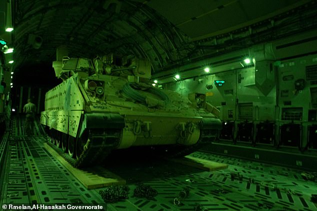 Mỹ đã đưa các xe bọc thép chiến đấu Bradley đến Syria.
