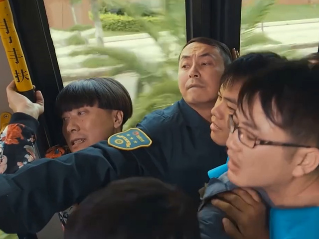 Cười 24H - Hoang mang khi có mặt trên chuyến xe buýt định mệnh