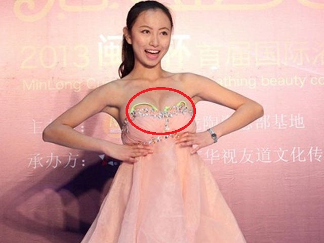 Thời trang - Sự cố thời trang để đời khi thi hoa hậu