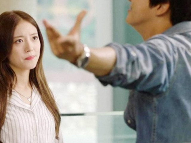 Bạn trẻ - Cuộc sống - Lý do khiến vợ trẻ liên tục 'đẽo tiền' khiến chồng đứng không vững, tim đau nhói