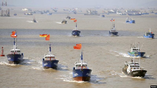 Tàu cá Trung Quốc. Ảnh: REUTERS