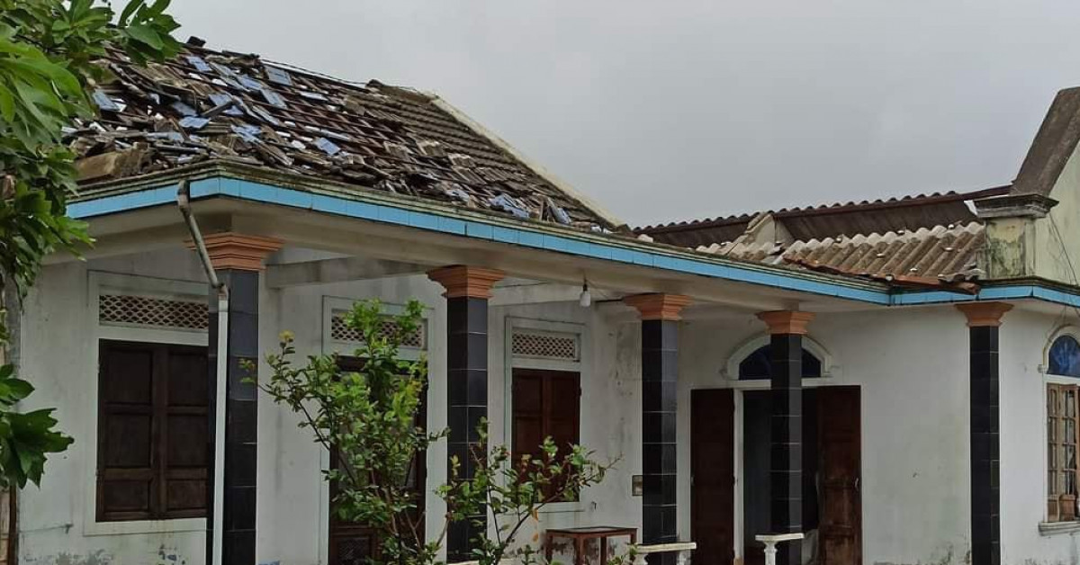 Tin tức trong ngày - TT-Huế: Xin hỗ trợ khẩn cấp 400 tỷ đồng, thêm 2 người tử vong do ngã khi lợp nhà