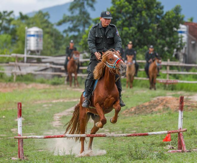Vượt rào, vượt hào là hai trong số các bài tập hiện nay.