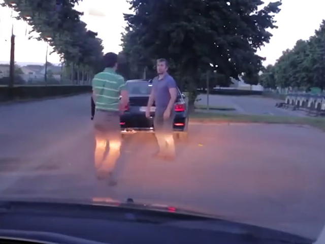 Cười 24H - Pha xử lý khi va chạm giao thông văn minh nhất mọi thời đại